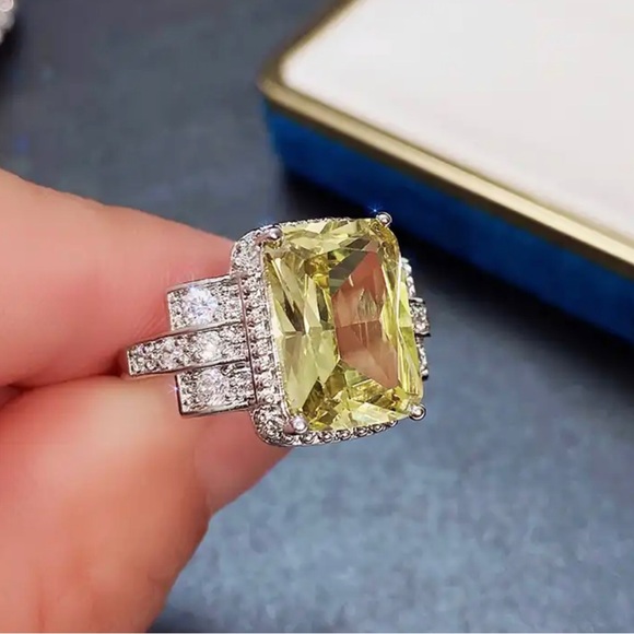 925 Sterling Silver Stamped Simulated Diamond Ring - Picture 2 of 2